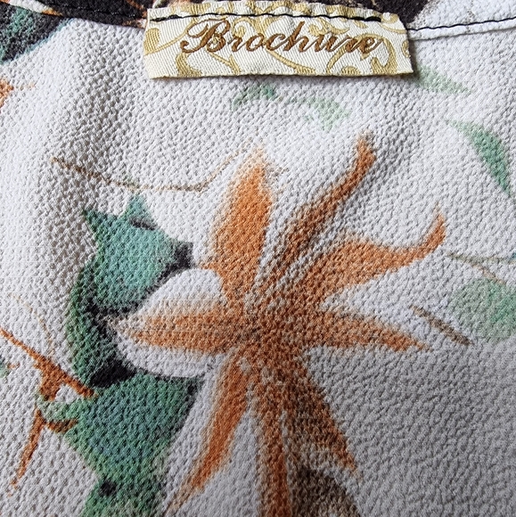 ๐3/$40 Sale!Mix & Match๐ Brochure Floral Flowy Top - Picture 6 of 7